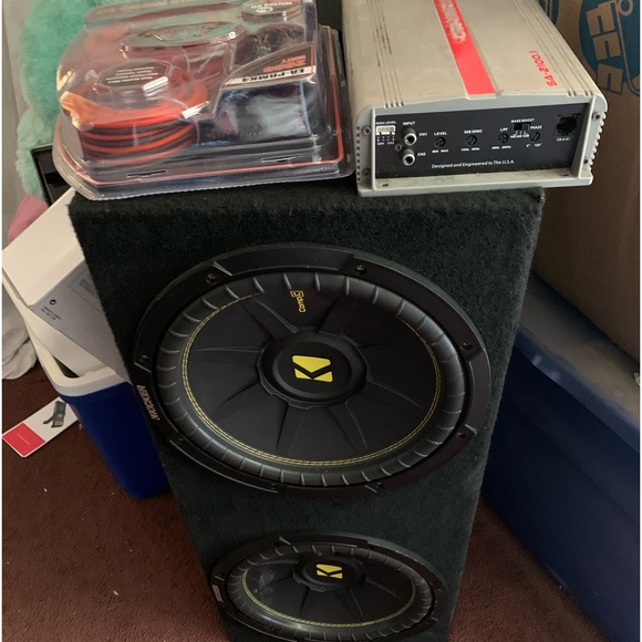 2 12’ kickers subwoofer and 2100 amp - Picture 2 of 5